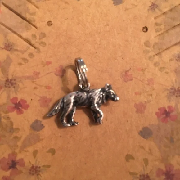 Silver Wolf Charm Pendant - Picture 2 of 6